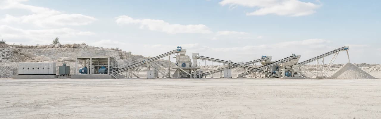 Electrified stone-crusher plant and control equipment